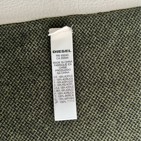 NWOT - Diesel Unisex Long Scarf - Picture 4 of 4